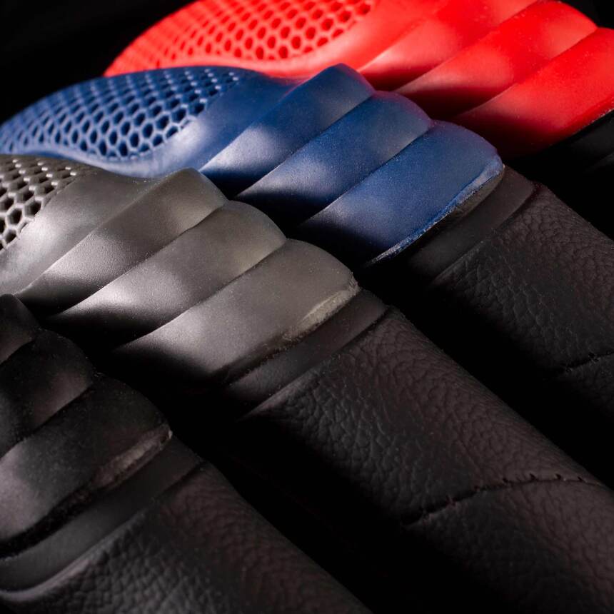 Кожаная оплётка на руль Car Performance с 3D вставками CP-2050 BK/BL (XXL)