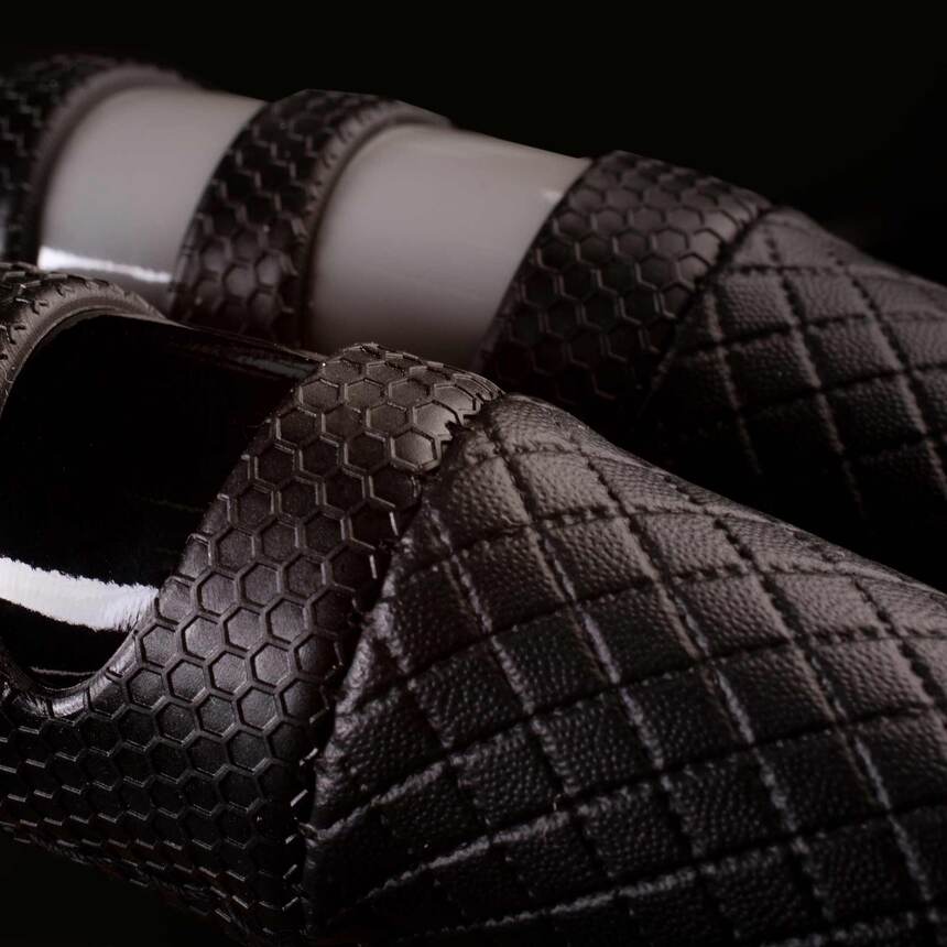 Кожаная оплётка на руль Car Performance со вставками CP-2070 BK/BK (M)