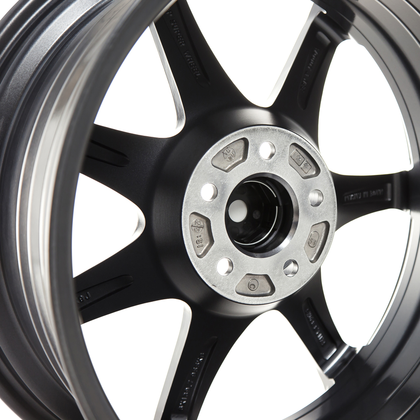 COSMIS  MR-7 18x10,0 5x120 ET25 Gunmetal